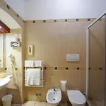 Adria فندق