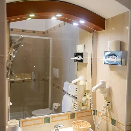 Adria Hotell 3*