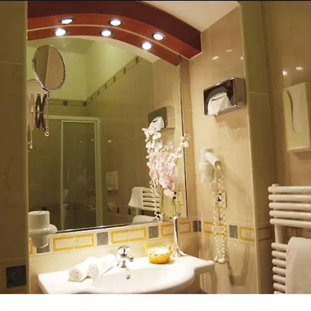 Hotell Adria 3*