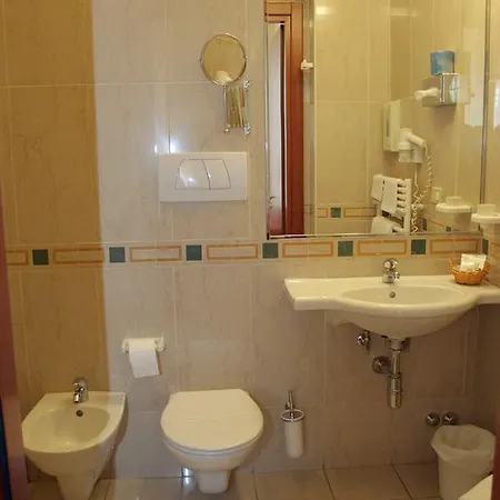 Hotell Adria 3*