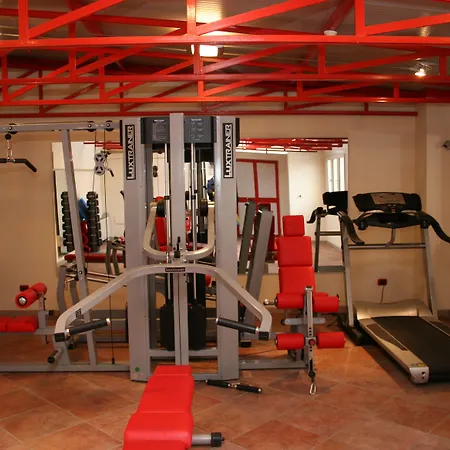 Adria فندق