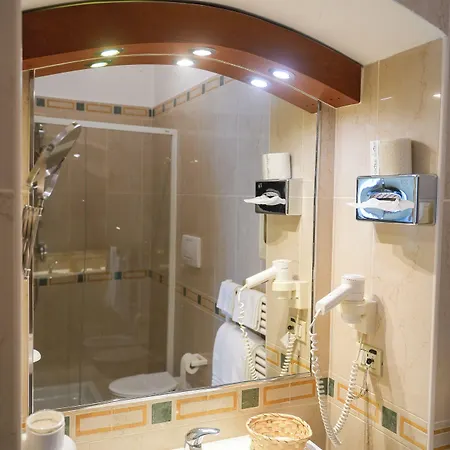 Adria باري